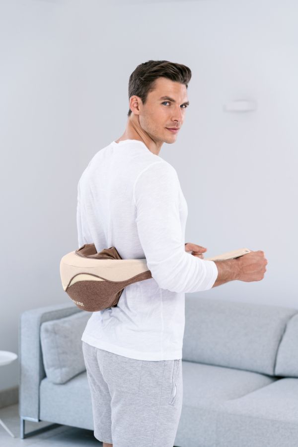 Масажор Beurer MG 153 4D neck massager, Penetrating kneading massage, 4D massage heads, washable cover, heat function, 2 intensity levels + 1 massage mode