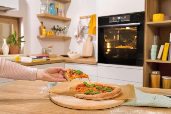 Фурна за вграждане Gorenje BO6735E05B – 77 литра, функция „Пица“, телескопични водачи, клас A