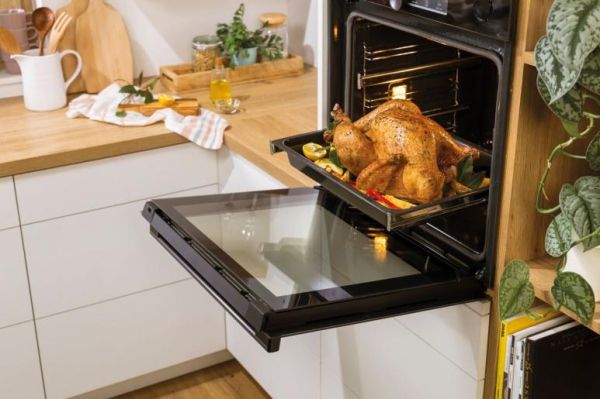 Фурна за вграждане Gorenje BO6735E05B – 77 литра, функция „Пица“, телескопични водачи, клас A
