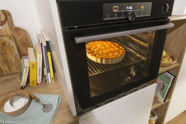 Фурна за вграждане Gorenje BO6735E05B – 77 литра, функция „Пица“, телескопични водачи, клас A