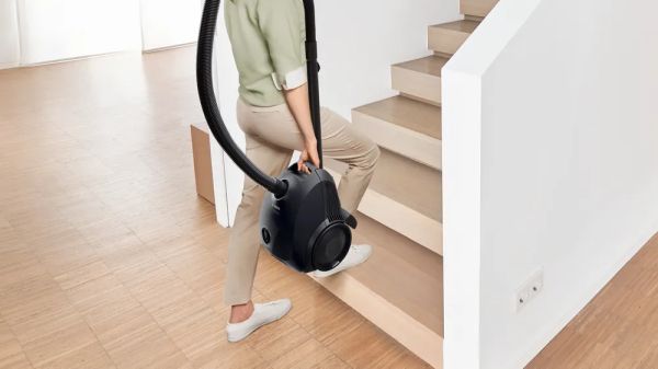 Прахосмукачка Bosch BGBS2LB1 с торба – 600 W, 3.5 L, телескопична тръба, хигиеничен филтър-система, черен