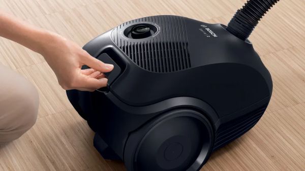 Прахосмукачка Bosch BGBS2LB1 с торба – 600 W, 3.5 L, телескопична тръба, хигиеничен филтър-система, черен