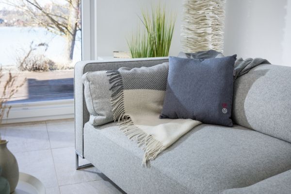 Масажор Beurer MG 135 Shiatsu massage cushion, Universal cushion shape, washable cover, light and heat function, 4 Shiatsu massage heads - rotating in pairs