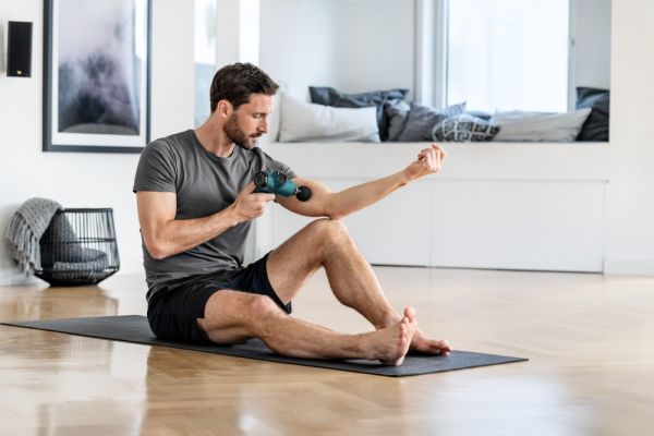 Масажор Beurer MG 99 deep tissue massager, 5 intensity levels, 4 massage attachments, Lithium-ion battery up to 5h of use, storage case