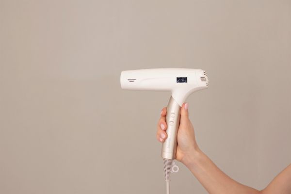 Сешоар Beurer HC 150 FusionDry Pro Hair dryer - Powerful, brushless motor, Ergonomic folding handle, Ion function, 3 heat & blower settings, cold air, Extra quiet, EasyClick - Magnetic attachments, LCD display, Bag