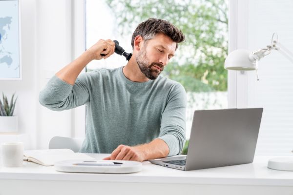 Масажор Beurer MG 79 SENSITIVE Deep tissue massager- 3 intensity levels, 3 massage attachments, Lithium-ion battery life up to 3h, LED lights, storage bag