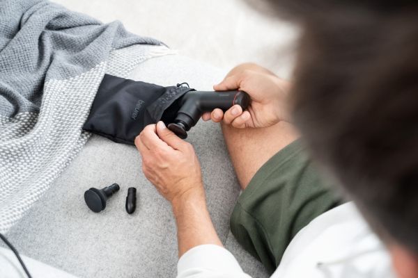 Масажор Beurer MG 79 SENSITIVE Deep tissue massager- 3 intensity levels, 3 massage attachments, Lithium-ion battery life up to 3h, LED lights, storage bag