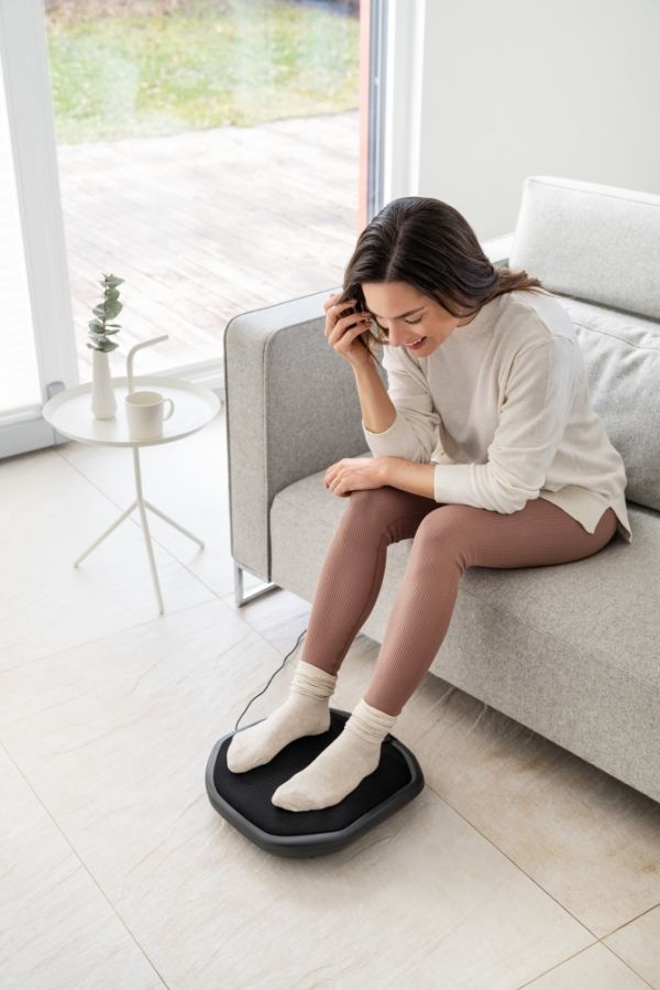 Масажор Beurer FM 70 Soothing Shiatsu foot and back massage; Heat function; 18 Shiatsu massage heads; 3 massage speeds; Removable and washable cover