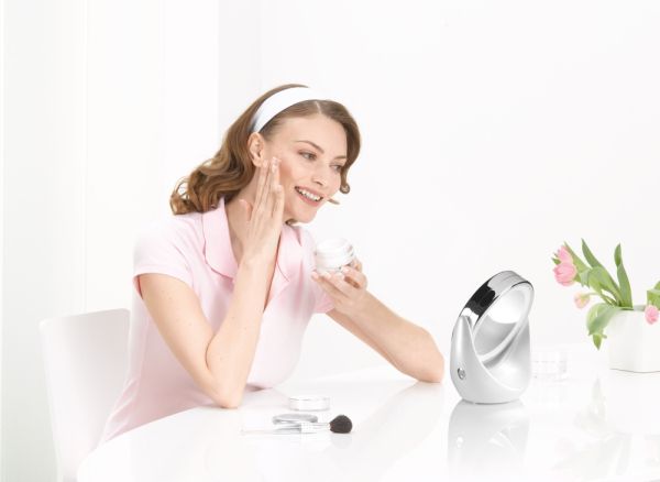 Козметично огледало Beurer BS 49 lluminated cosmetic mirror; 12 LEDs; 5 x zoom; 2 mirrors; 11 cm