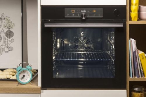 Фурна за вграждане Gorenje BO6735E05B – 77 литра, функция „Пица“, телескопични водачи, клас A