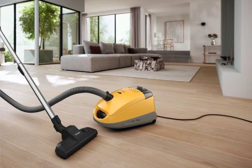 Прахосмукачка Miele Guard M1 Sunset Yellow – с торба, 890 W, 4.5 L, AirClean филтър, ComfortFit
