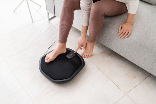 Масажор Beurer FM 70 Soothing Shiatsu foot and back massage; Heat function; 18 Shiatsu massage heads; 3 massage speeds; Removable and washable cover