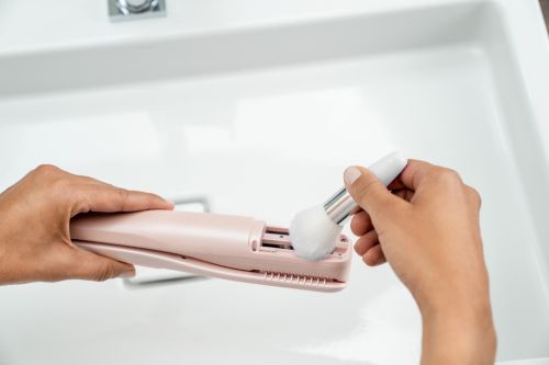 Преса за цъфтящи краища Beurer HT 22 Split end trimmer, 2h operating time, Incl. cleaning brush and USB cable, Collection chamber, LED display, Transport lock